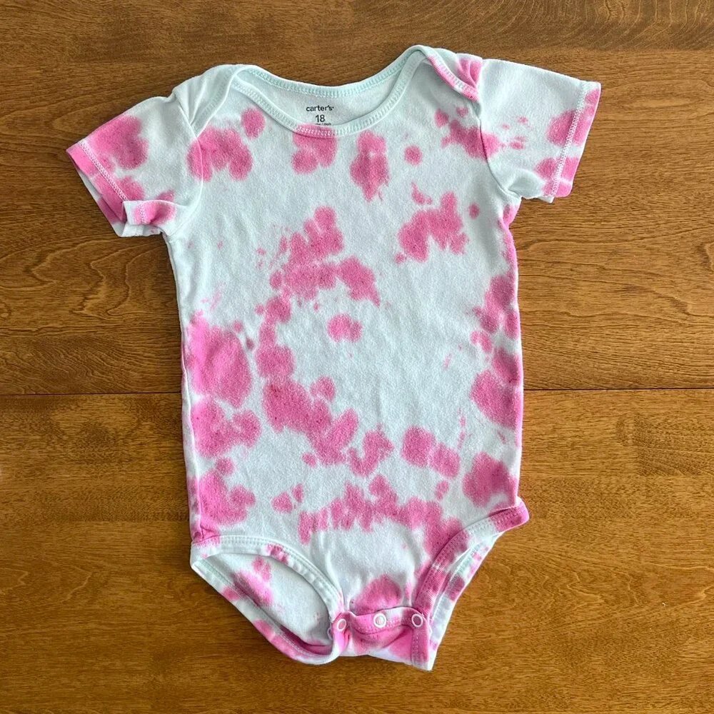 Carter's pink tie-dye and white onesies 18m *Free in bundle*